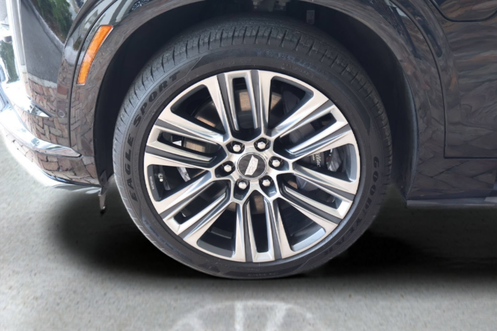 Certified 2026 Cadillac Vistiq Luxury w/ LPO, Floor Liner Package AWD/4WD image 31