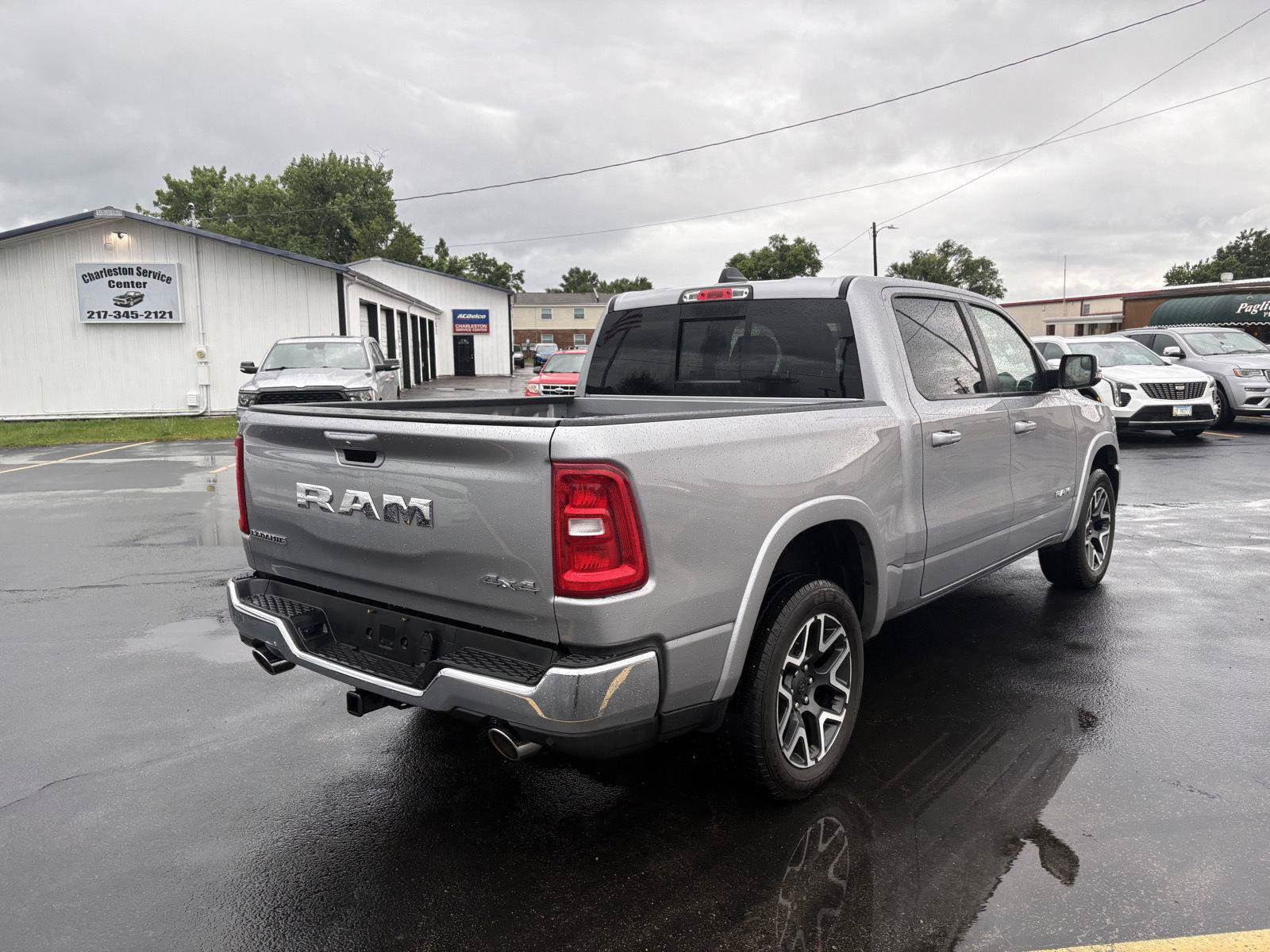 Used 2025 RAM 1500 Laramie AWD/4WD image 12