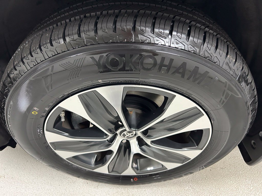Certified 2021 Toyota Highlander XLE AWD/4WD image 9