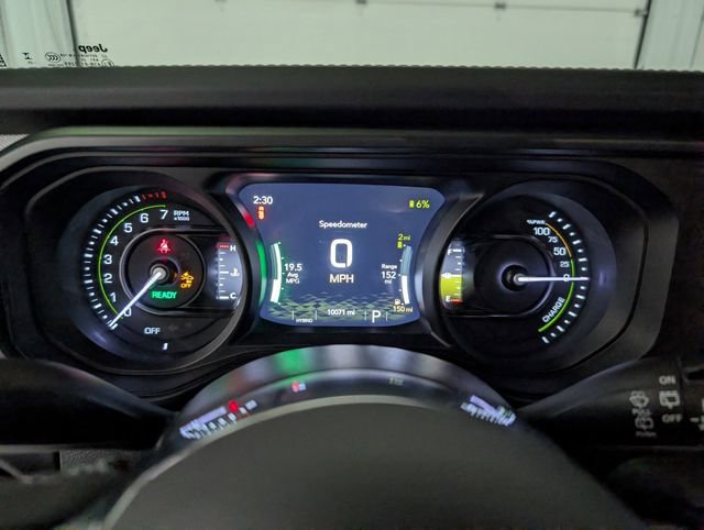 Used 2025 Jeep Wrangler Unlimited Sahara AWD/4WD image 14