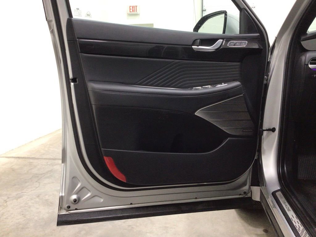 Used 2023 Hyundai Palisade Calligraphy image 18