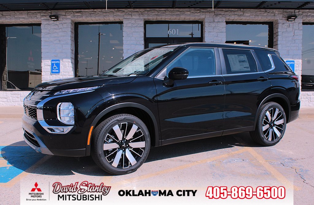 New 2025 Mitsubishi Outlander SE image 1