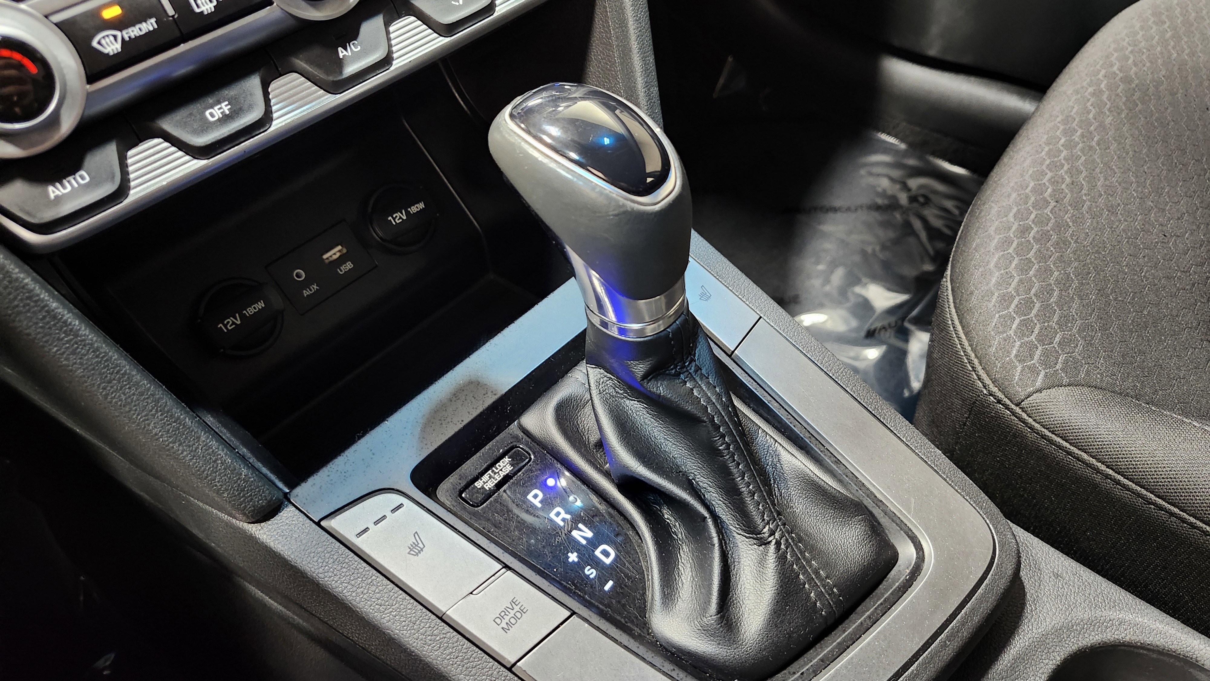 Used 2020 Hyundai Elantra Value Edition w/ Winter Weather Package image 11