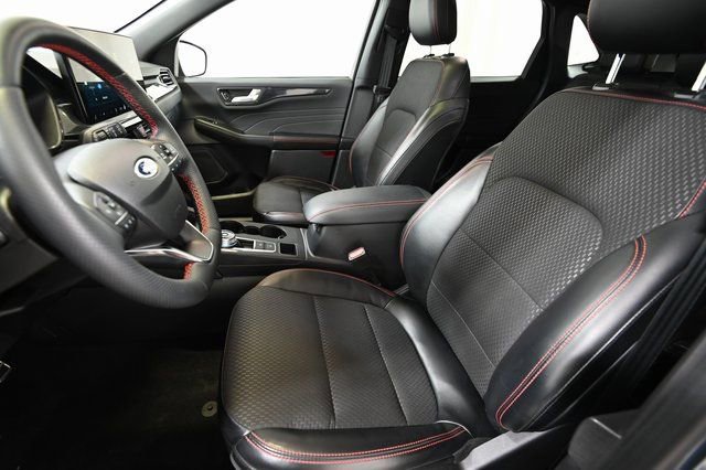 Used 2023 Ford Escape ST-Line w/ Tech Pack #1 AWD/4WD image 8