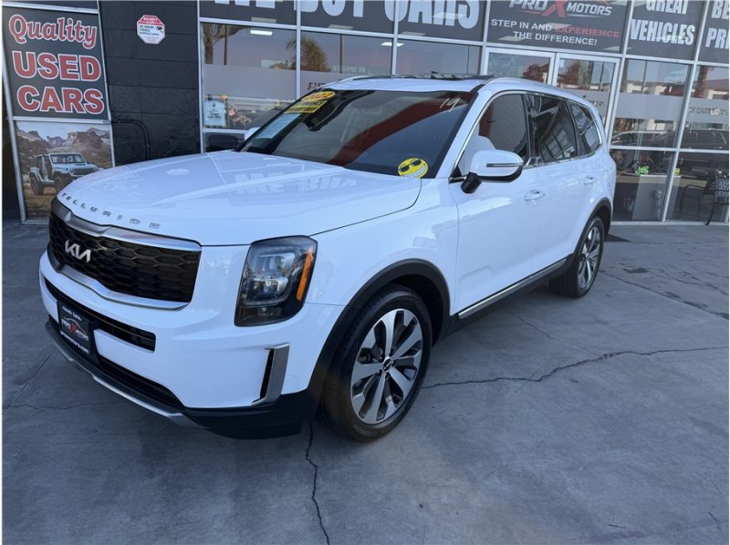 Used 2022 Kia Telluride EX w/ EX Premium Package FWD image 3