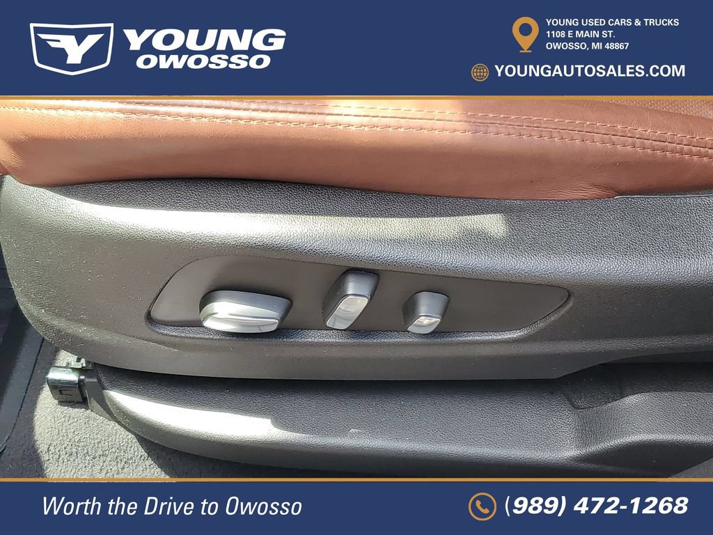 Certified 2025 Cadillac XT5 Premium Luxury w/ LPO, Floor Liner Package AWD/4WD image 9