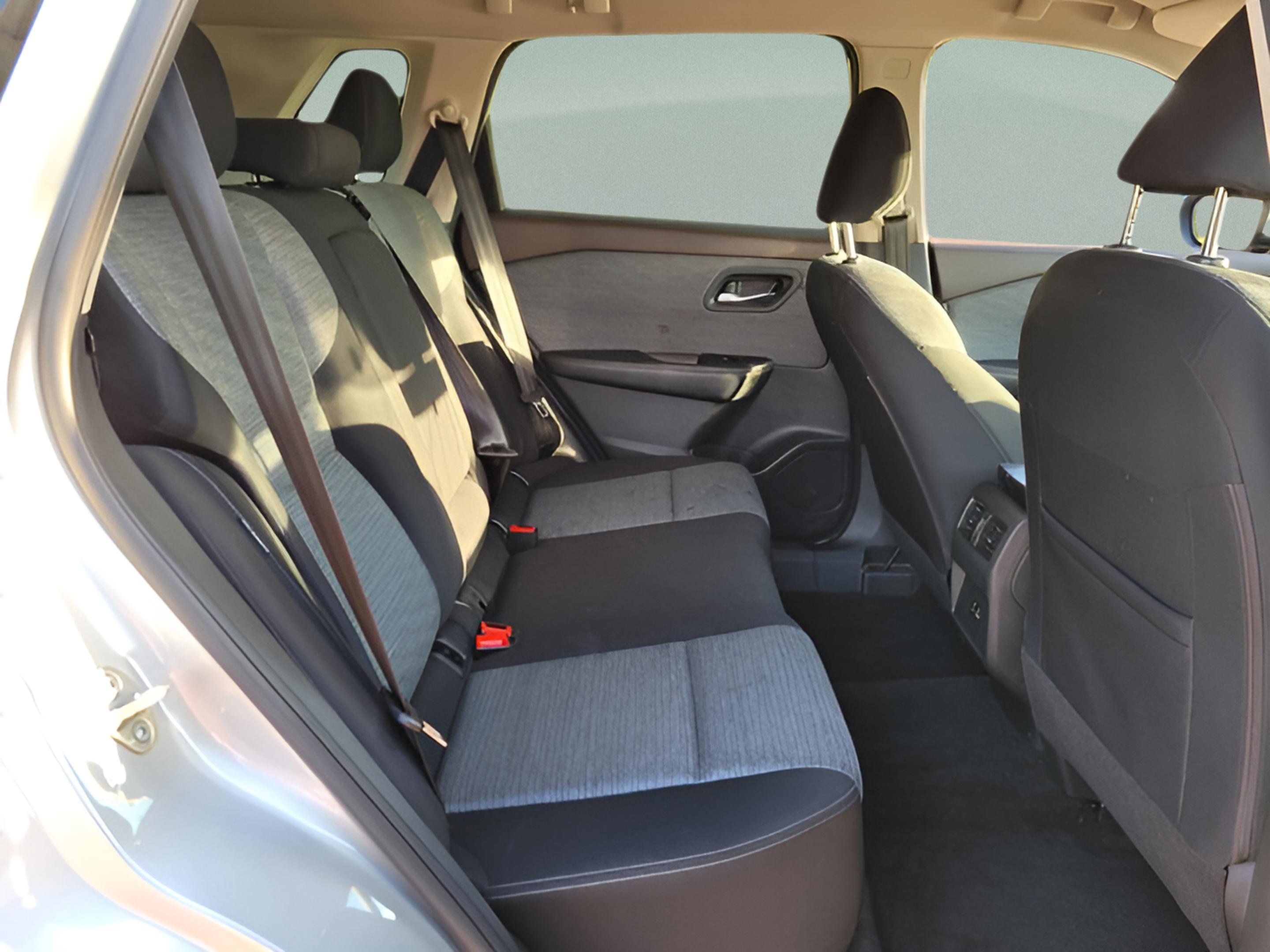 Used 2023 Nissan Rogue SV image 10