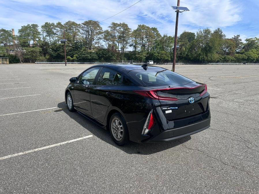 Used 2022 Toyota Prius Prime LE image 6