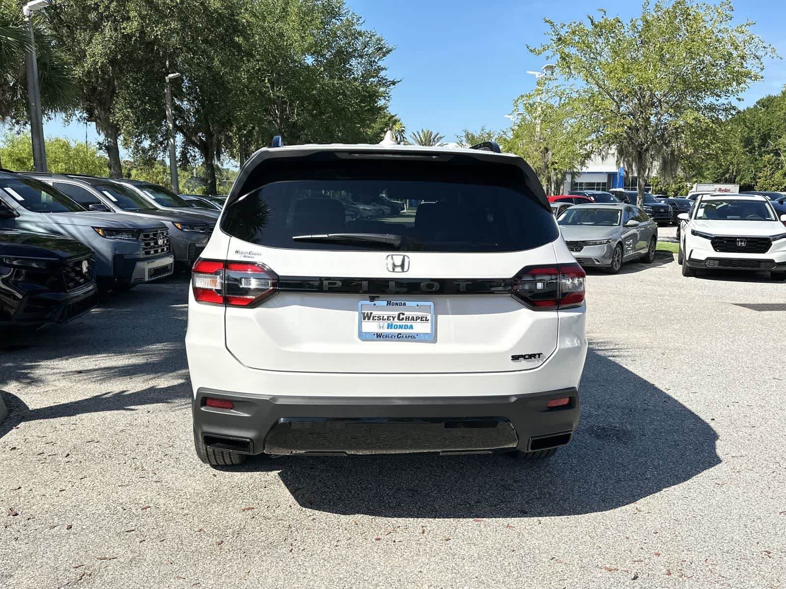 New 2026 Honda Pilot Sport image 5