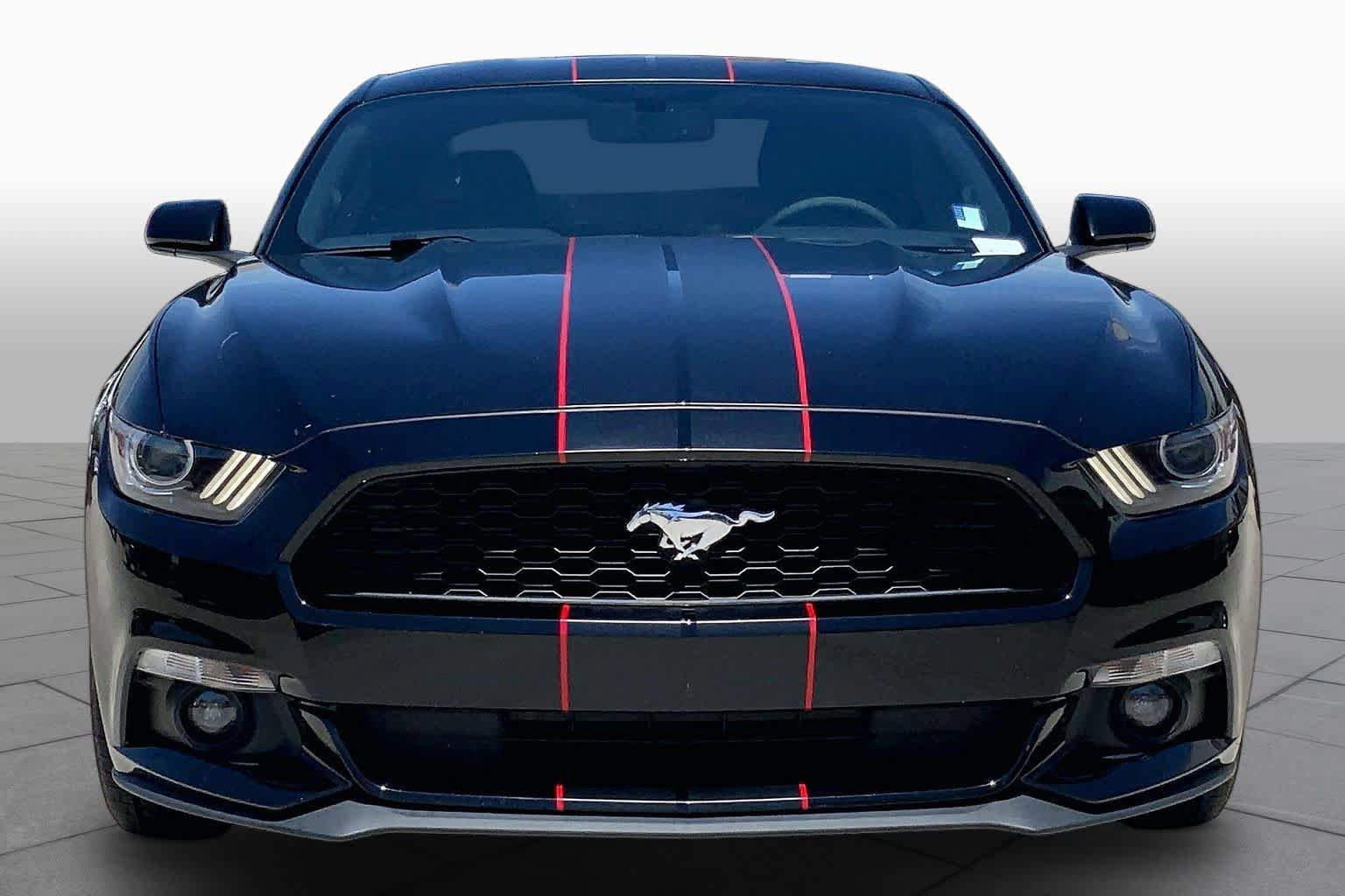 Used 2017 Ford Mustang Coupe RWD image 4