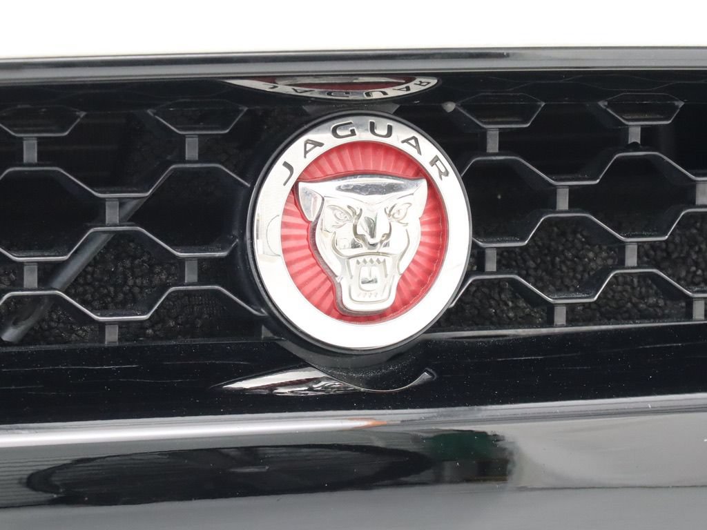 Used 2020 Jaguar F-TYPE Convertible RWD image 10