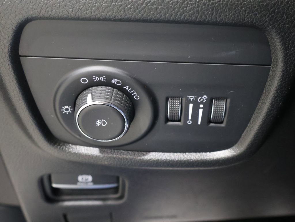 Certified 2023 Jeep Grand Cherokee Limited image 34