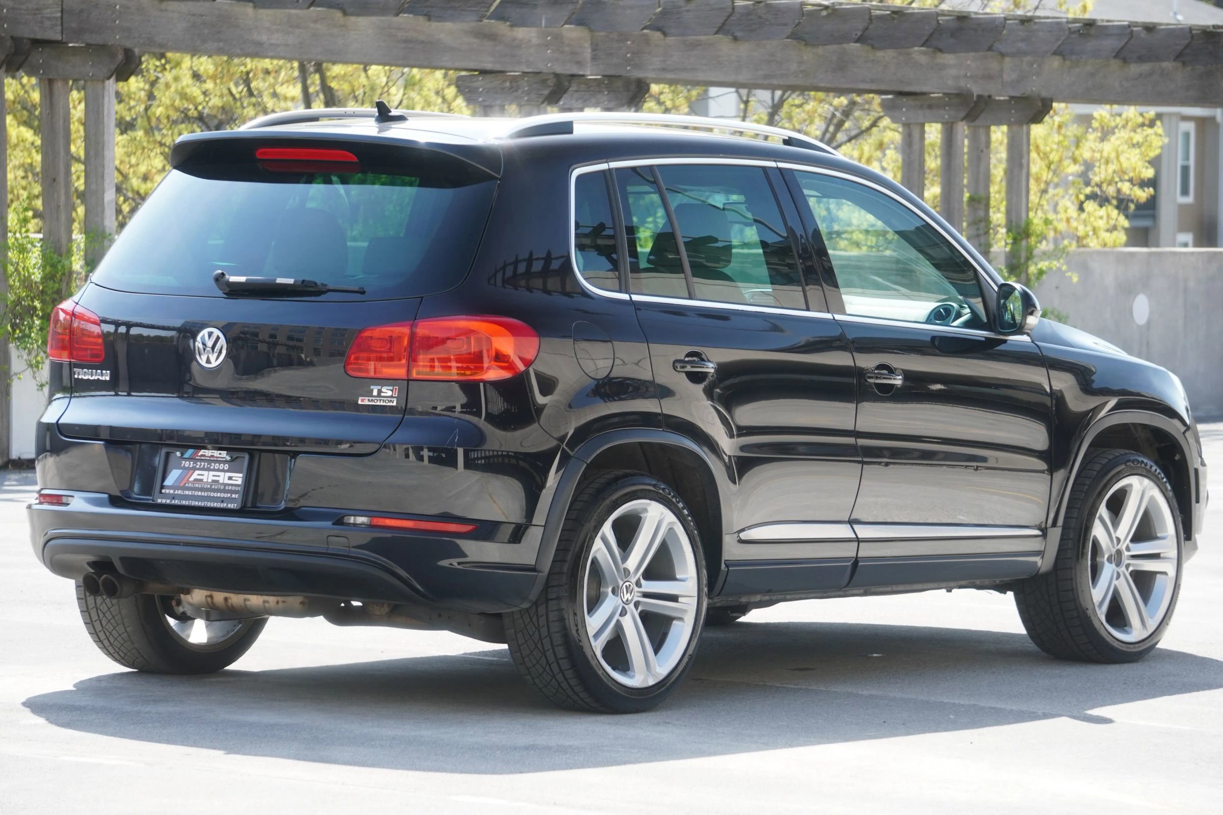 Used 2016 Volkswagen Tiguan R-Line image 12