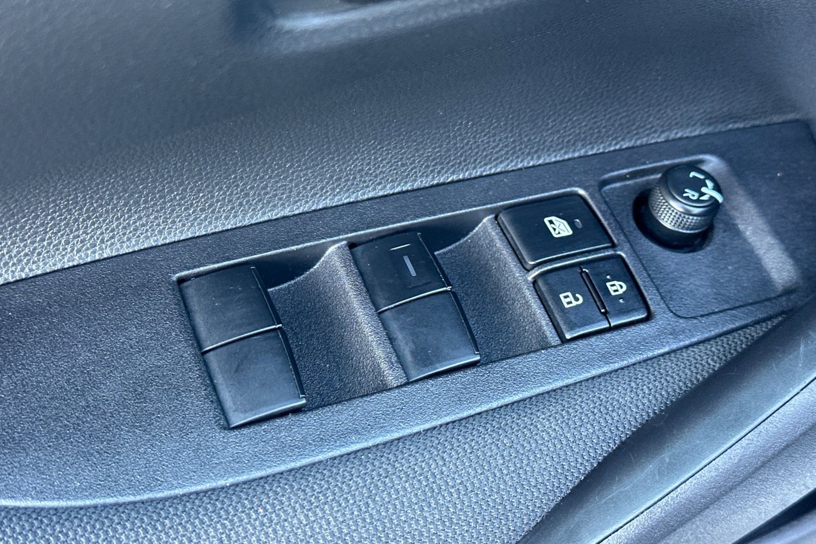 Used 2025 Toyota Corolla LE image 12