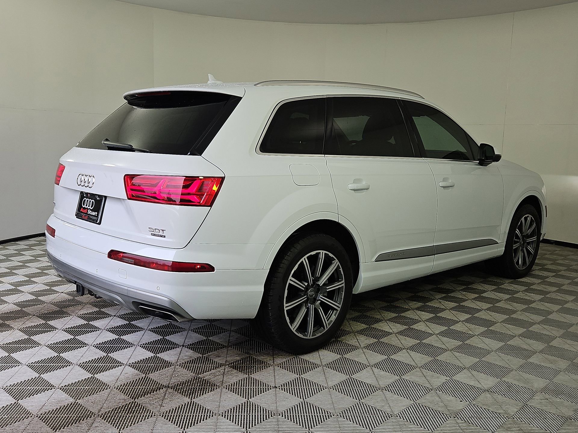 Used 2017 Audi Q7 3.0T Premium Plus w/ Premium Plus Package image 7