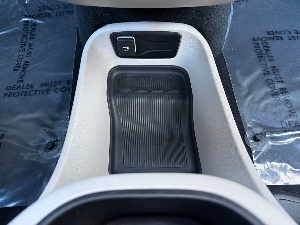 Used 2024 Chrysler Pacifica Touring-L image 28