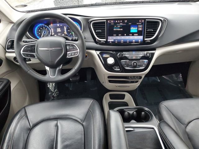Used 2022 Chrysler Pacifica Touring-L image 22