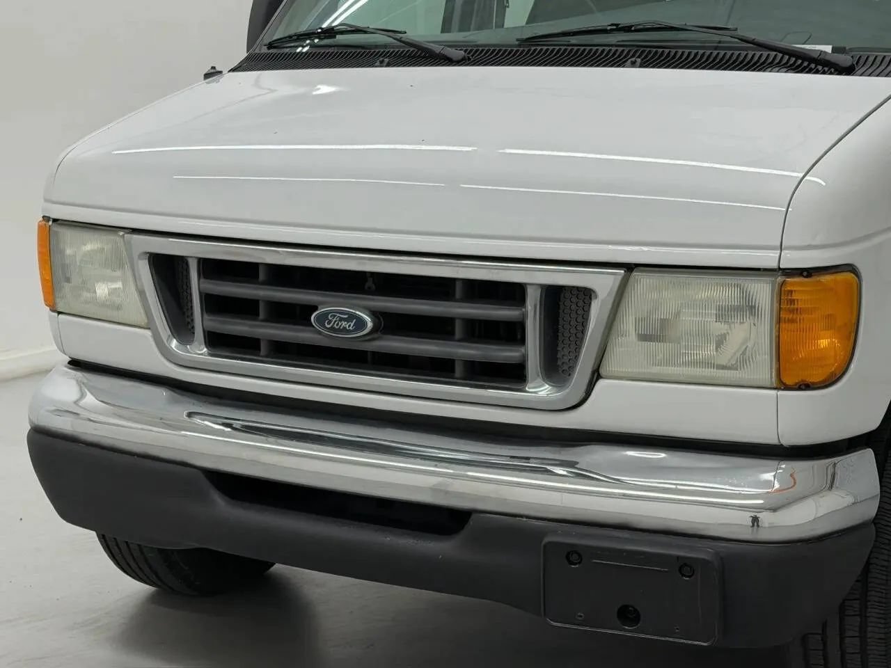 Used 2003 Ford E-350 and Econoline 350 XL RWD image 37