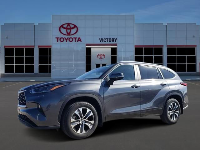 Used 2023 Toyota Highlander XLE image 1