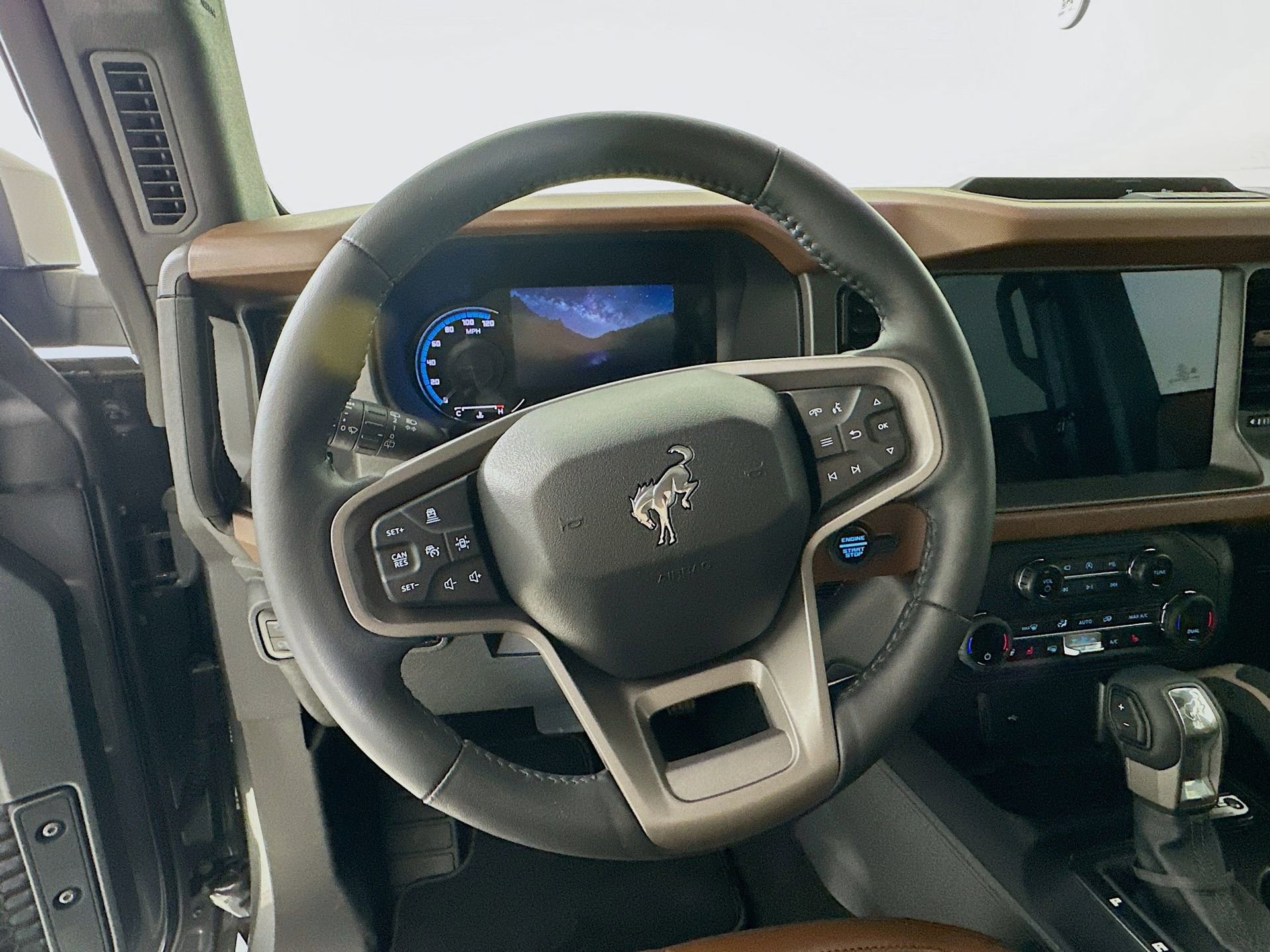 Used 2024 Ford Bronco Outer Banks AWD/4WD image 12