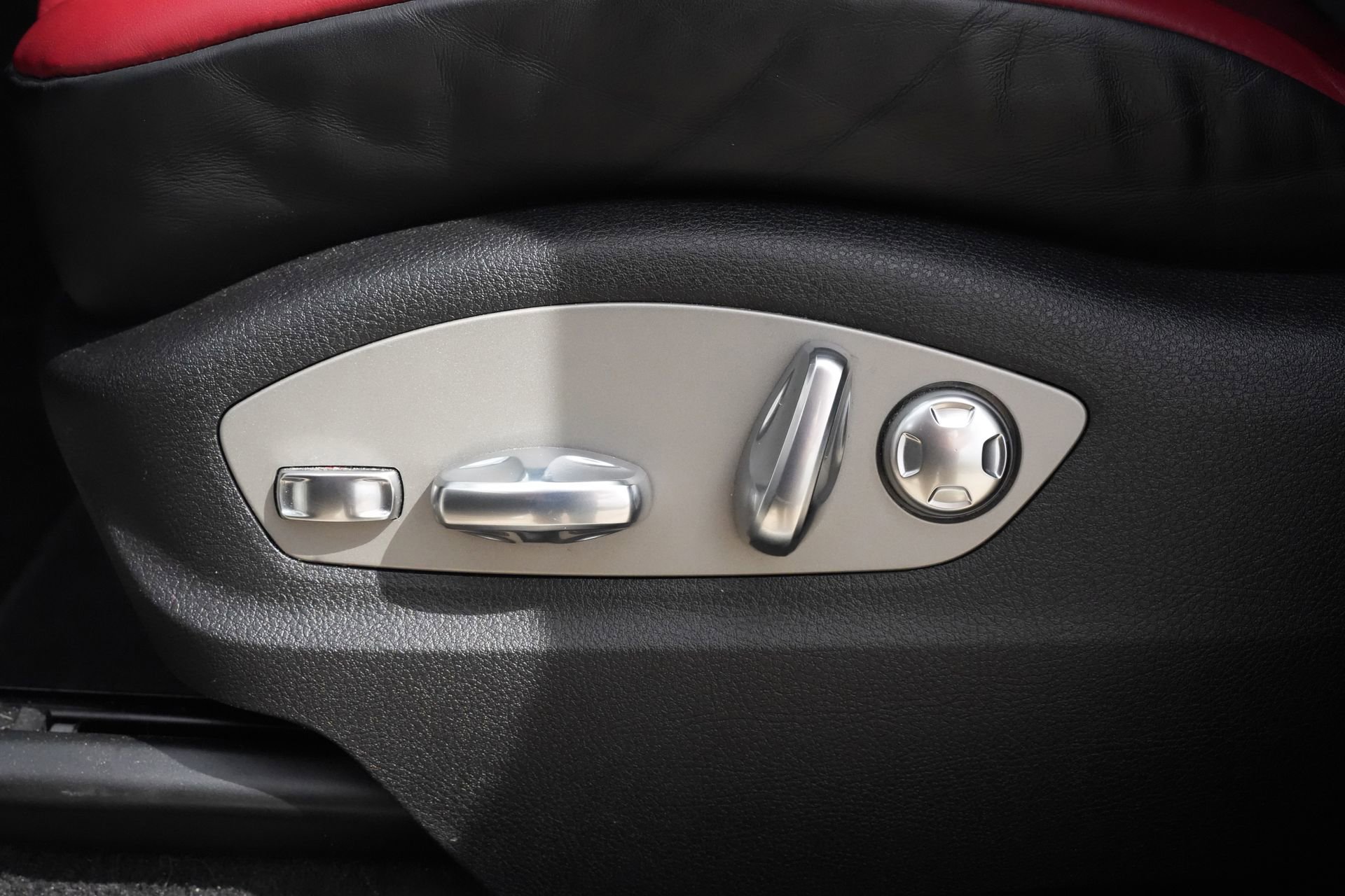 Used 2024 Porsche Macan GTS image 16