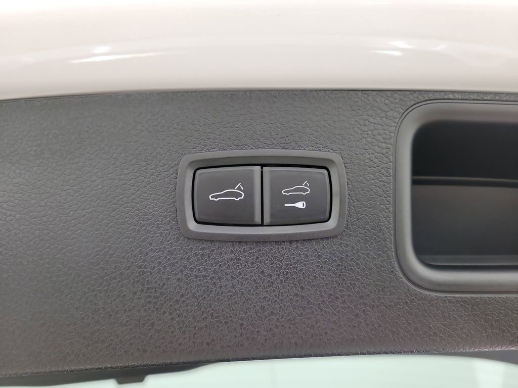 Used 2025 Porsche Macan image 10