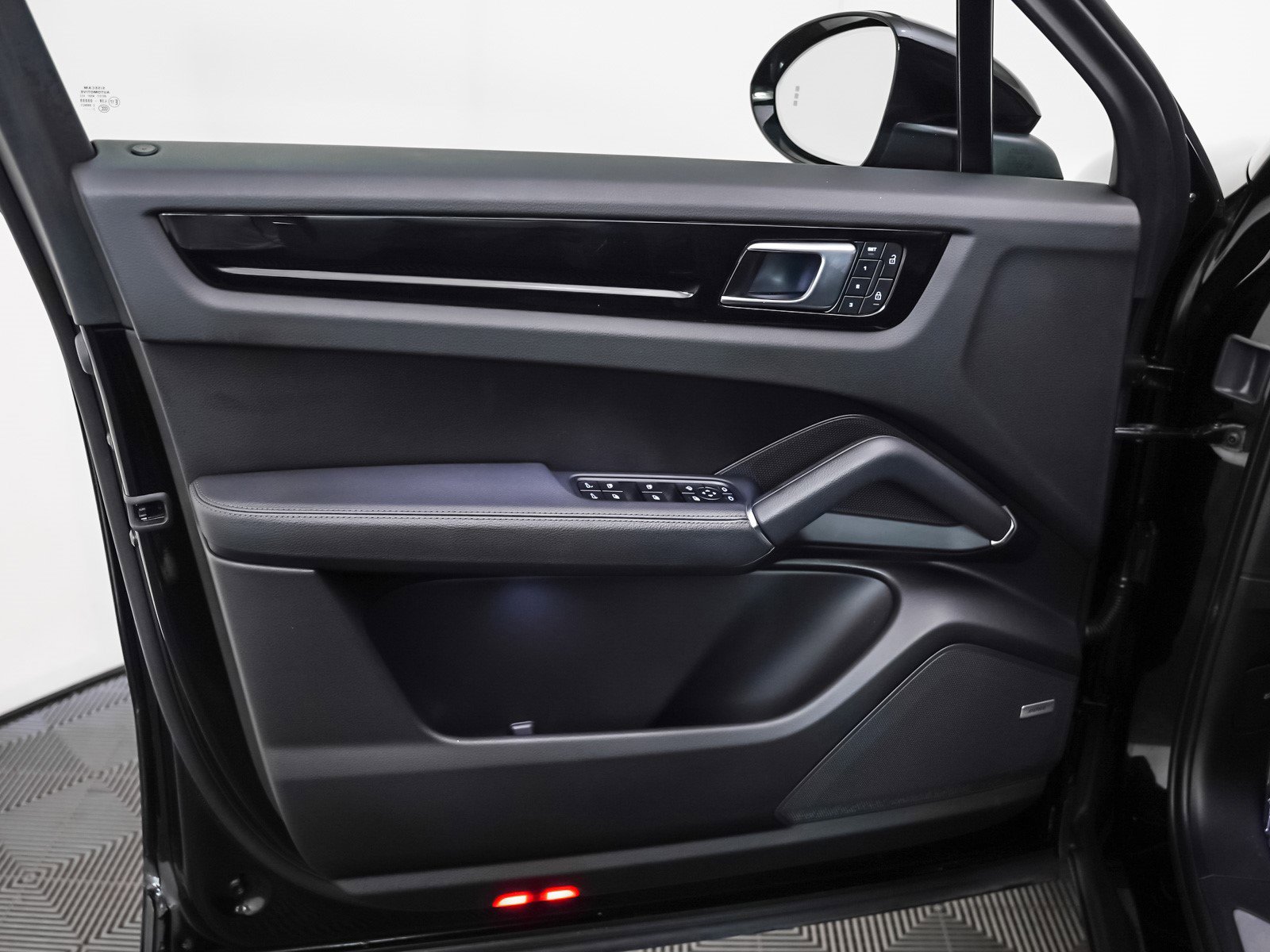 Used 2023 Porsche Cayenne image 24