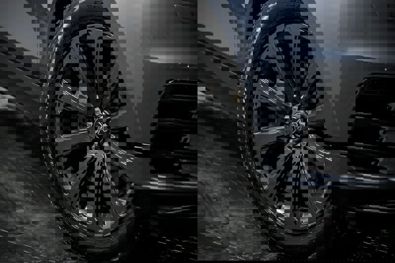 Used 2023 Land Rover Range Rover Velar R-Dynamic S image 3