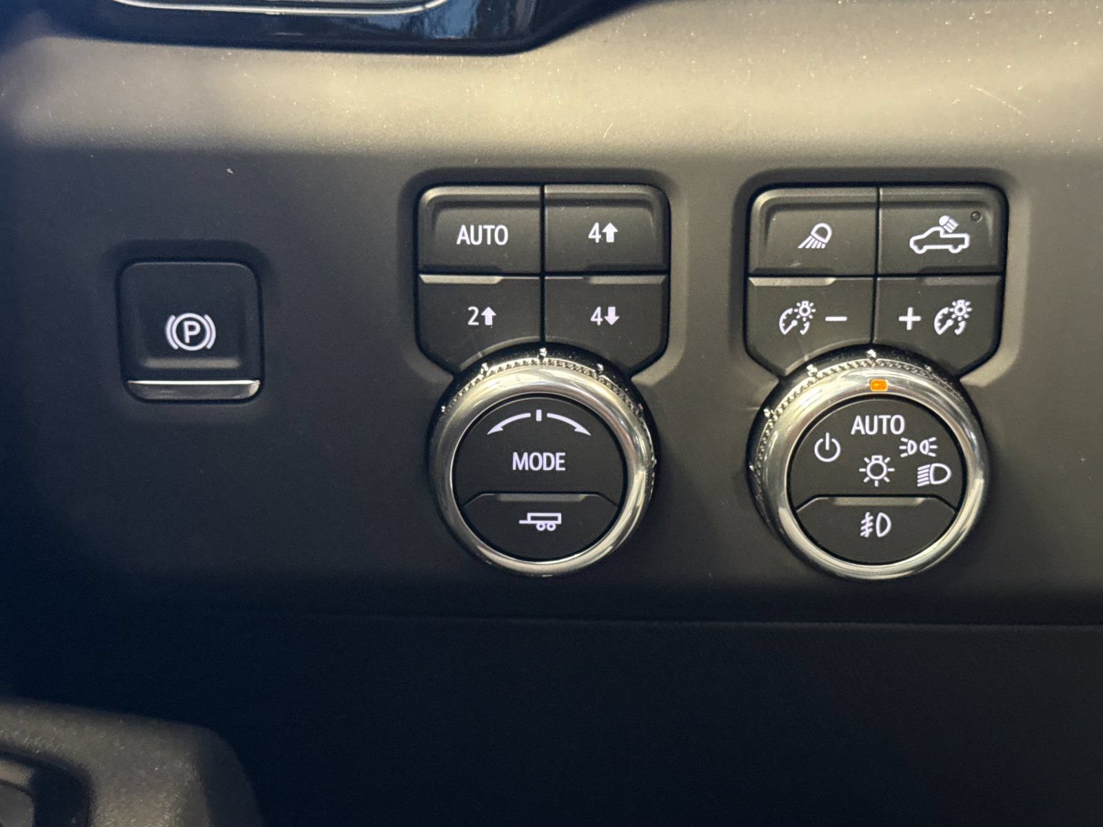 New 2026 GMC Sierra 2500 AT4 w/ AT4 Premium Plus Package AWD/4WD image 31