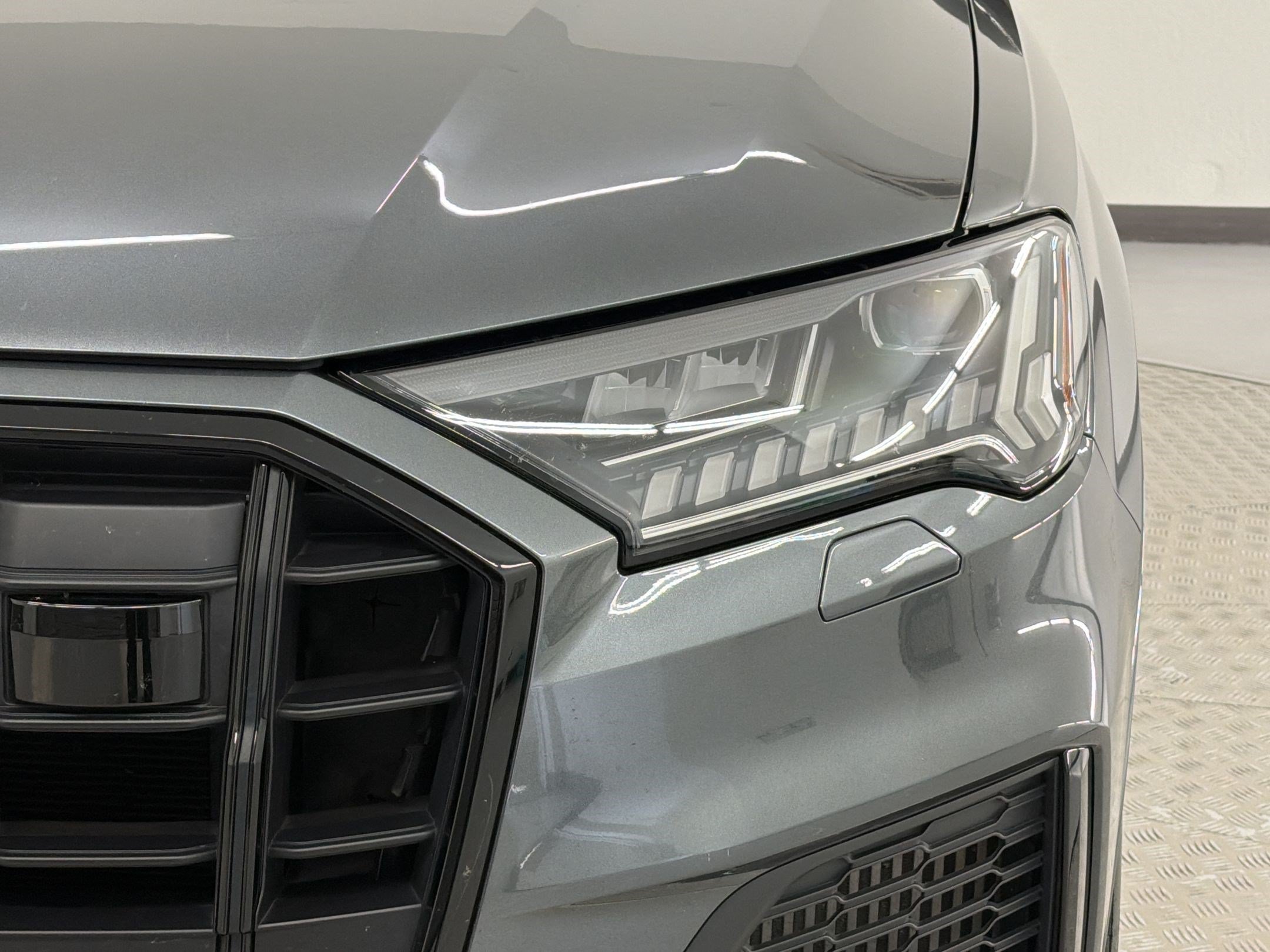 Used 2024 Audi SQ7 Prestige AWD/4WD image 12
