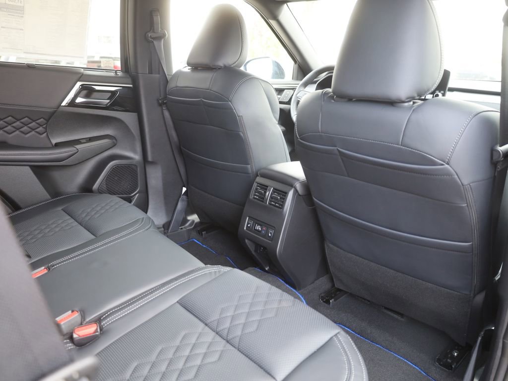 New 2025 Mitsubishi Outlander SEL Black Edition image 22