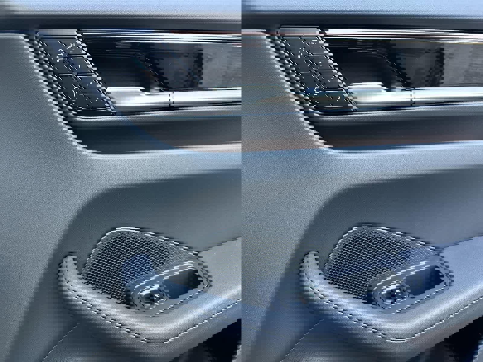 New 2025 Porsche Macan 4 Electric image 19