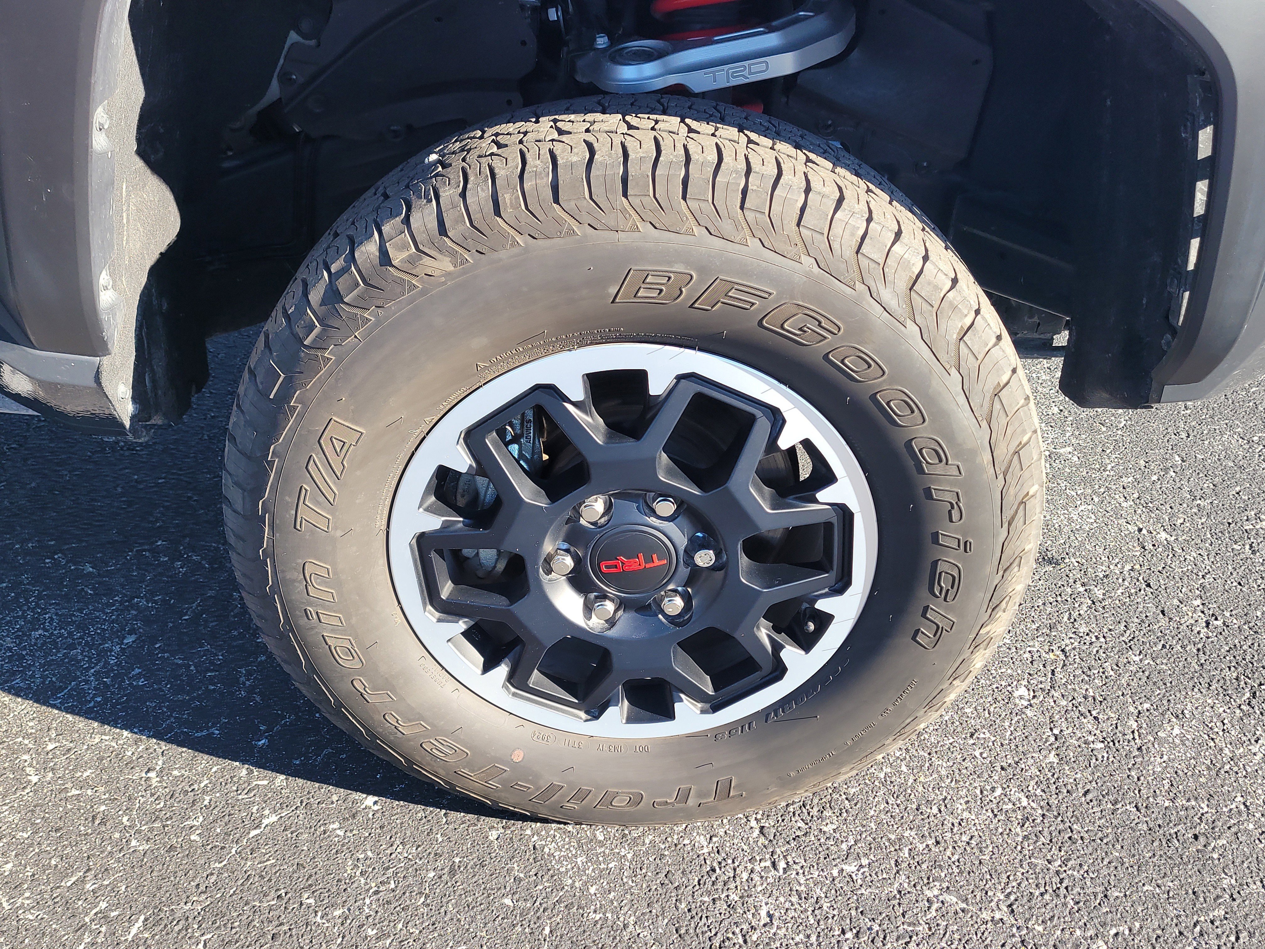 Certified 2025 Toyota Tacoma TRD Off-Road image 9