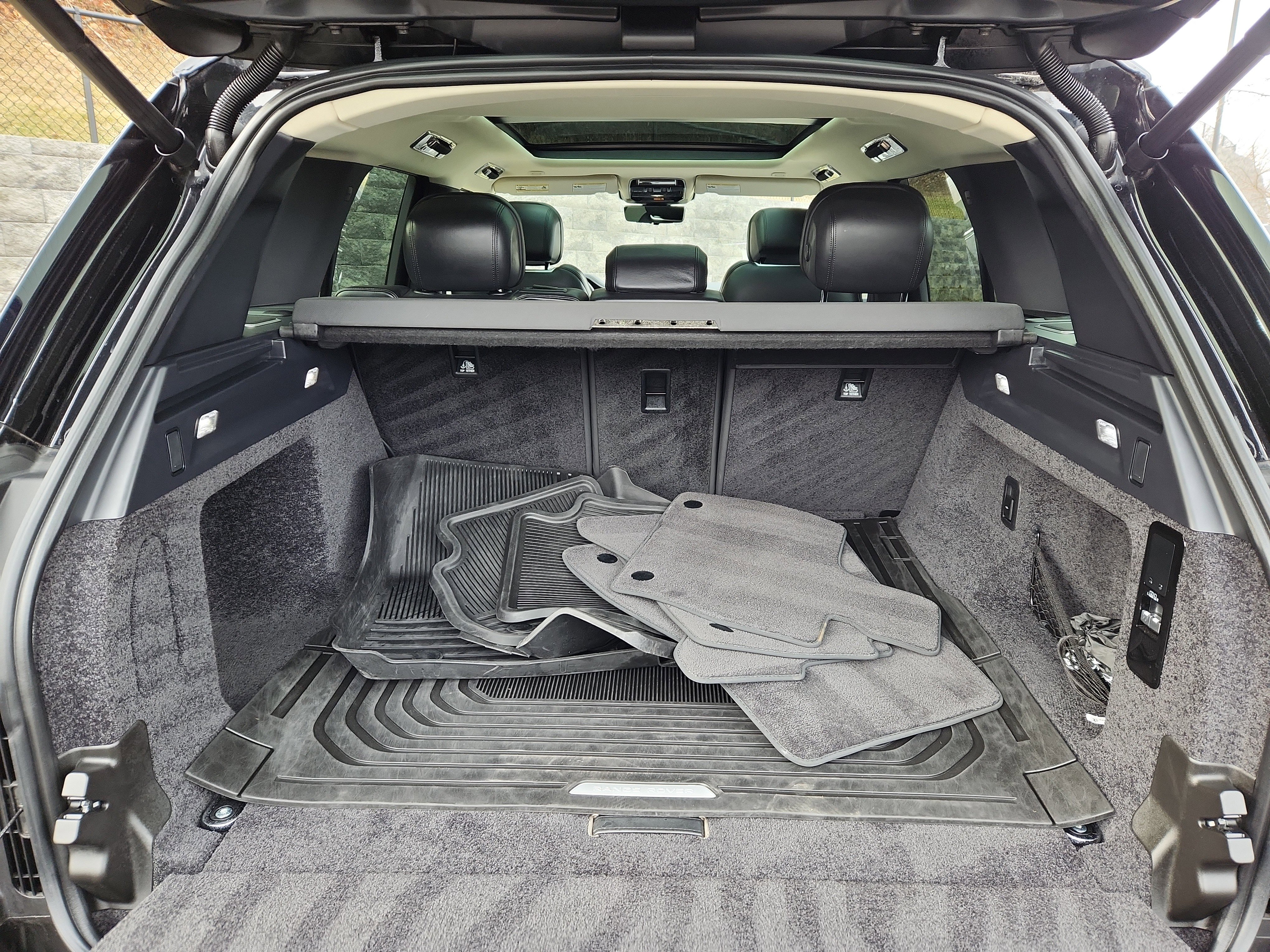 Used 2024 Land Rover Range Rover SE image 13