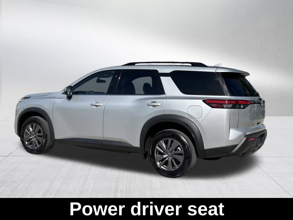 Used 2025 Nissan Pathfinder SV image 8