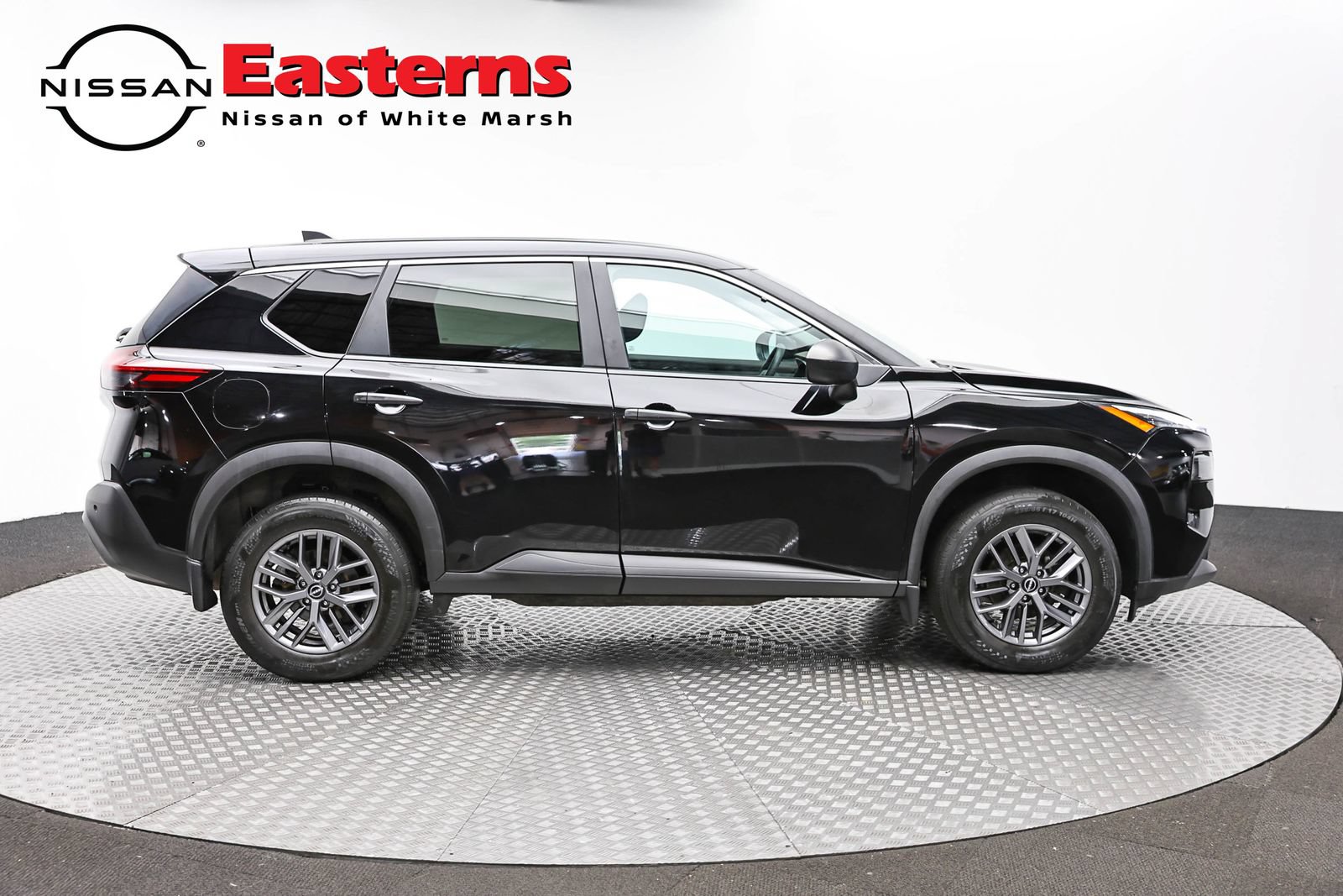 Used 2023 Nissan Rogue S AWD/4WD image 4