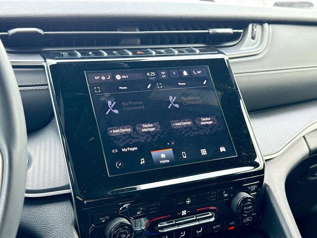 Used 2024 Jeep Grand Cherokee Altitude RWD image 28