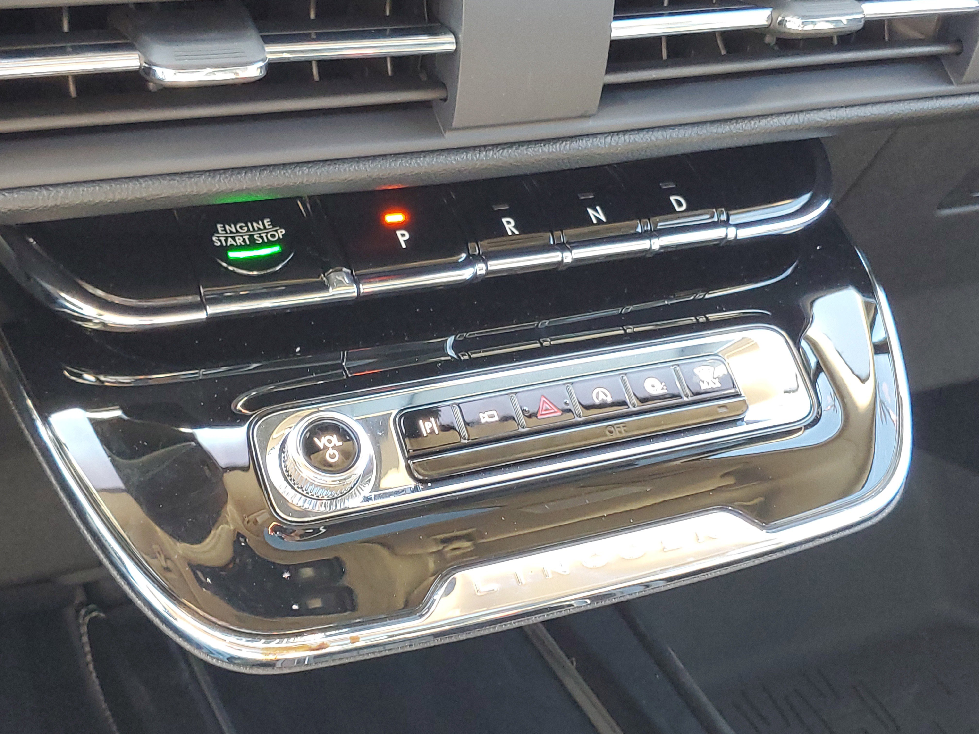 New 2025 Lincoln Corsair Reserve w/ Equipment Group 202A image 23