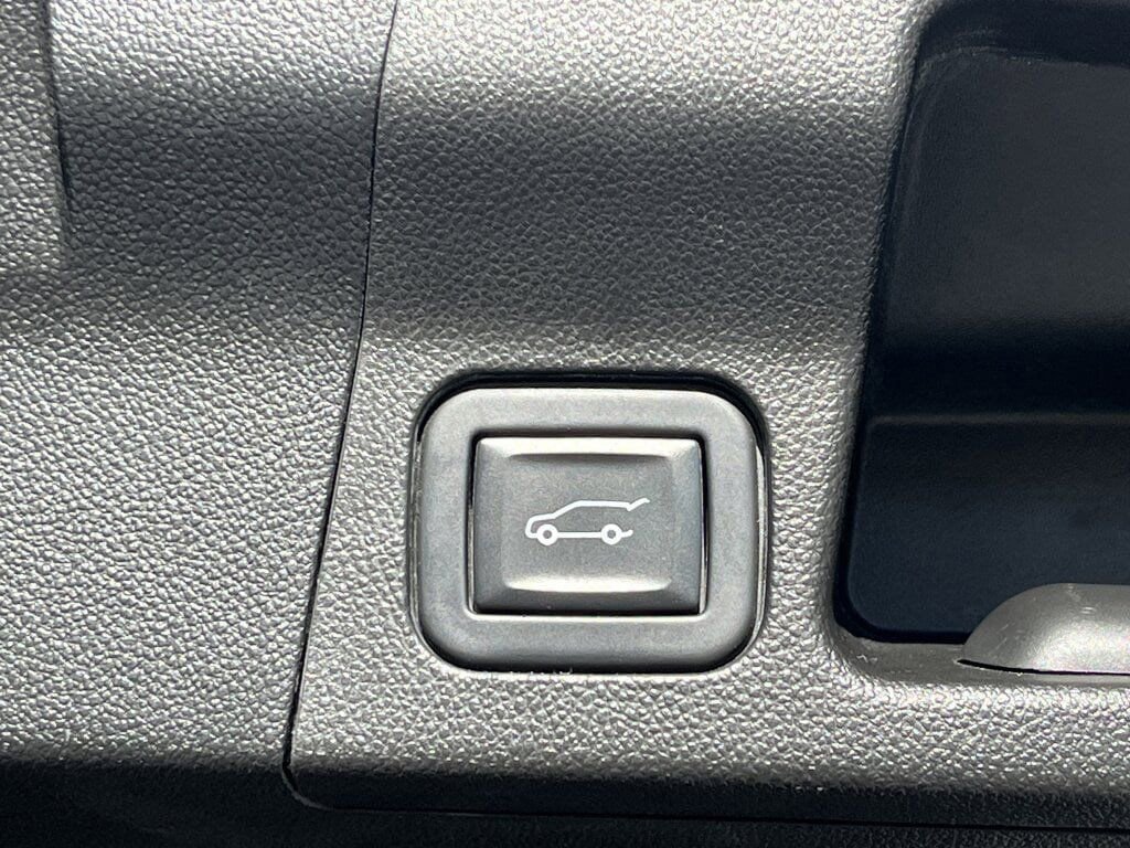 Used 2023 GMC Acadia SLT image 26