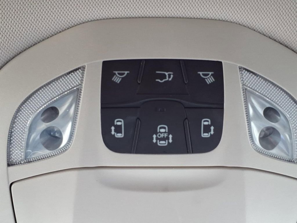 Used 2024 Chrysler Pacifica Touring-L image 25