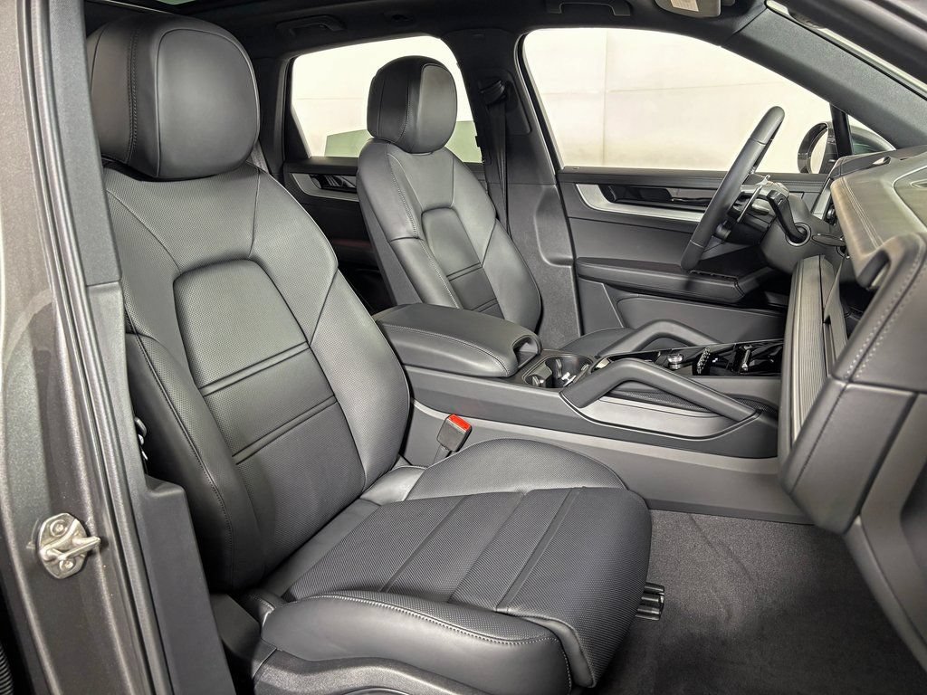 Certified 2026 Porsche Cayenne AWD/4WD image 39
