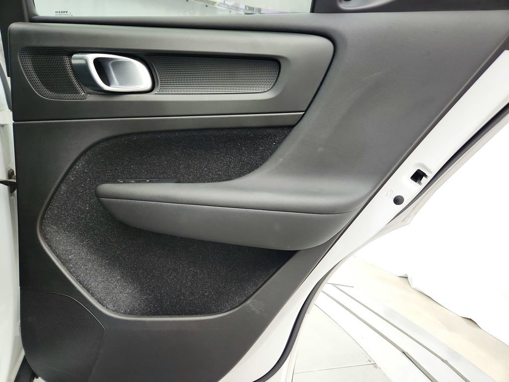 Used 2019 Volvo XC40 T5 R-Design AWD/4WD image 37