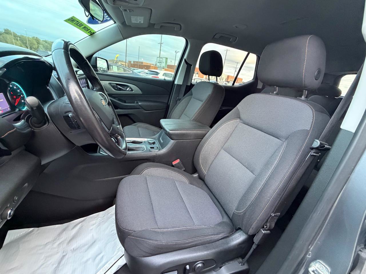 Used 2020 Chevrolet Traverse LT FWD image 24