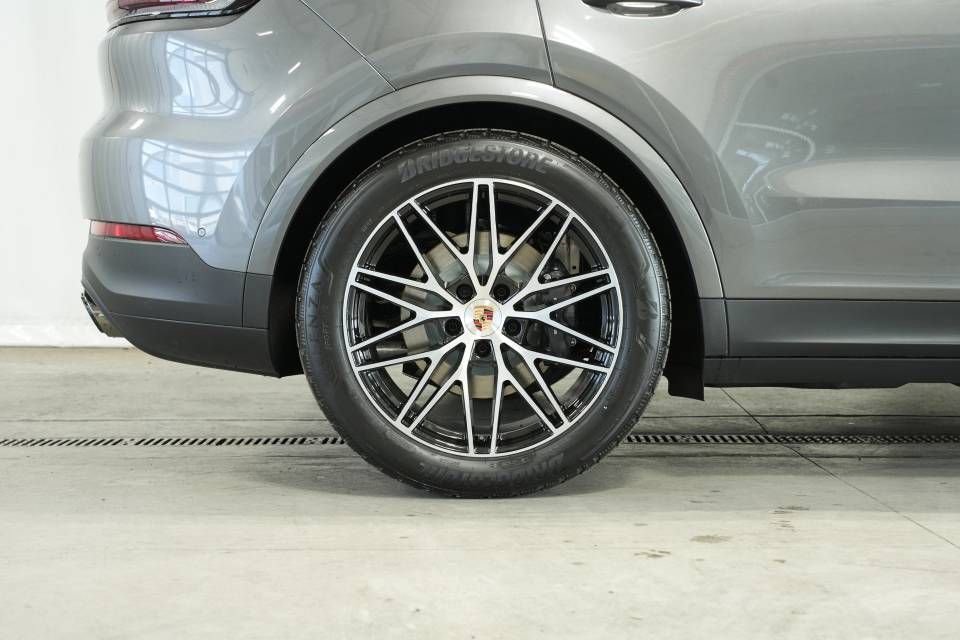 Certified 2025 Porsche Cayenne image 41