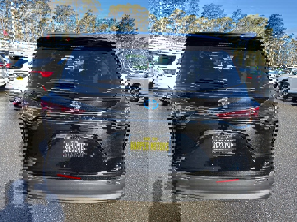 Used 2024 Toyota Sienna LE image 4