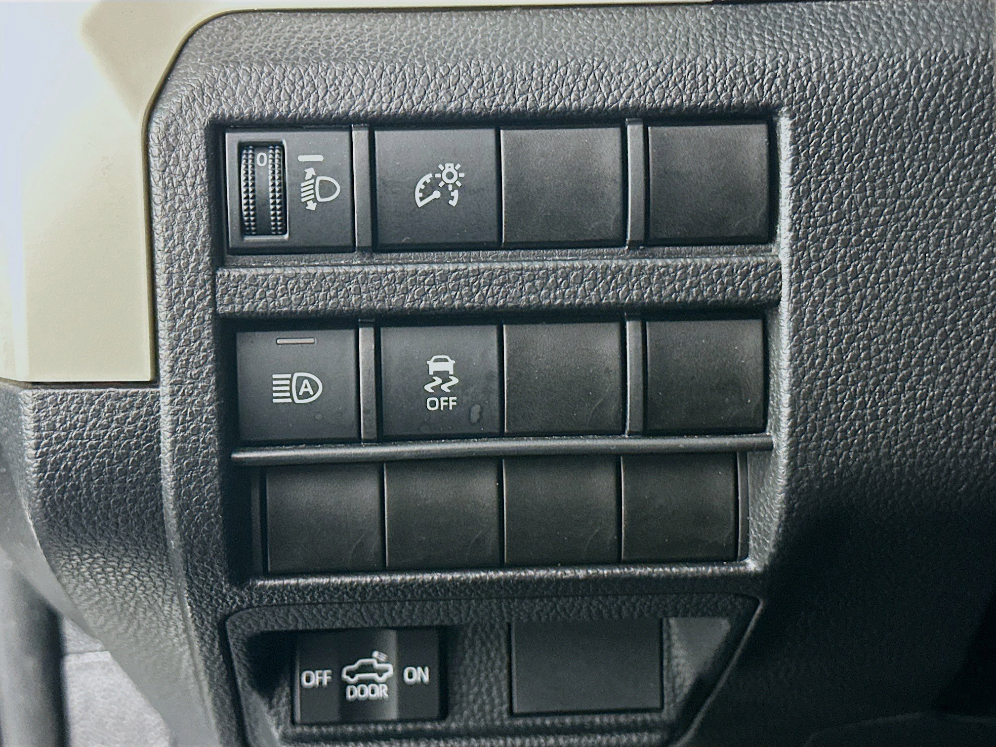 Used 2024 Toyota Tacoma TRD Off-Road image 17