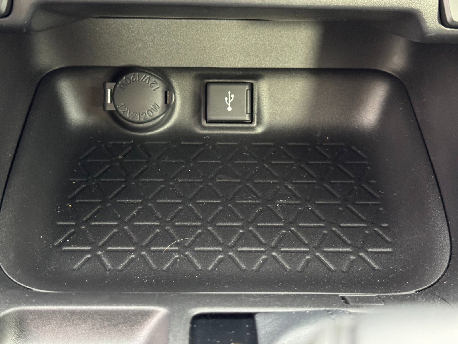 Used 2022 Toyota RAV4 XLE image 25