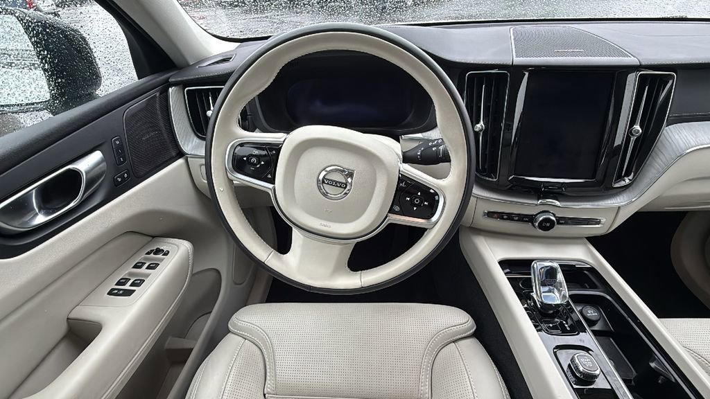 Certified 2024 Volvo XC60 T8 Ultimate w/ Climate Package image 8