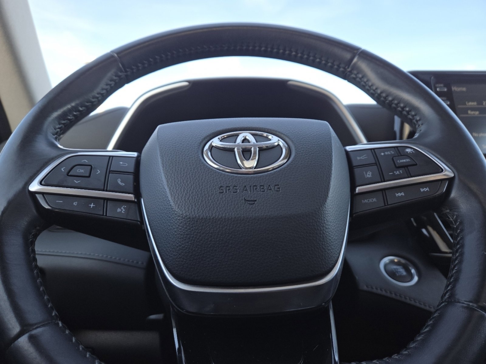 Used 2021 Toyota Highlander XLE image 26