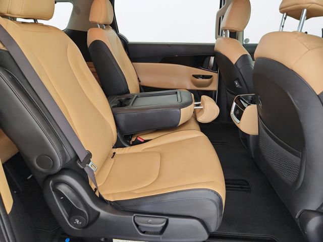 Used 2024 Kia Carnival EX FWD image 24